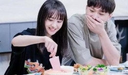 娱乐吃瓜酱和男友吵架,揭秘情侣间的甜蜜“战争”