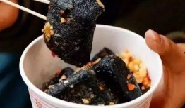 路边摊臭豆腐爆料视频播放,臭豆腐视频走红，揭秘路边摊美食魅力